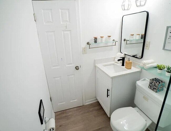 Foto del edificio - Stylish Heated Pool House  Near the Beach