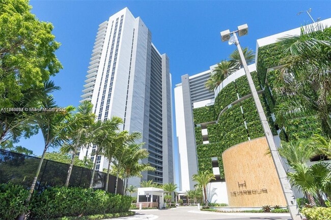 Foto del edificio - 16385 Biscayne Blvd