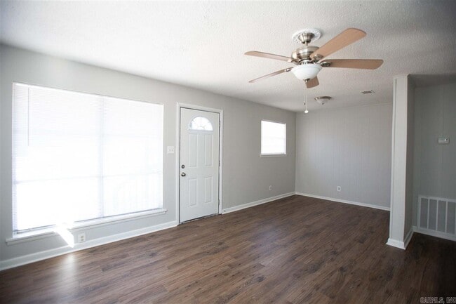 Building Photo - 6501 Pecan Ave