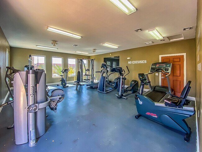 Building Photo - 2 bedroom 2 full bath condo in gated commu...
