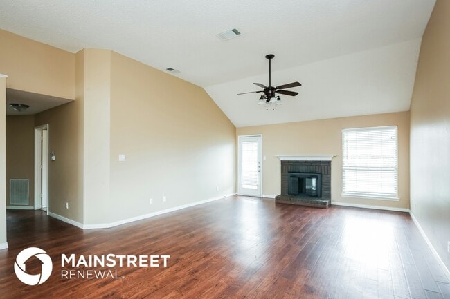 Building Photo - 211 Meandering Way