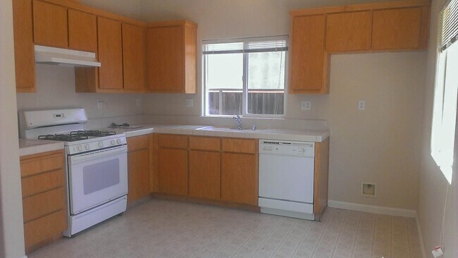 Building Photo - 1253 Greenleaf Loop