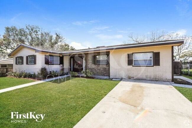 Building Photo - 2358 Fairgren Ave