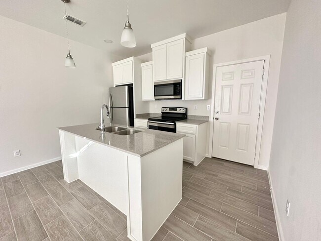 Building Photo - 5609 Sandpiper Ave