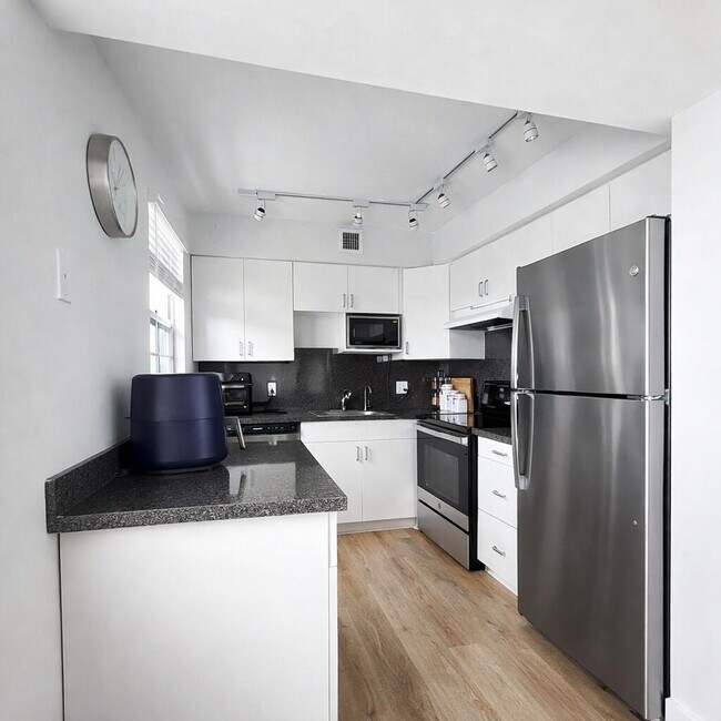 Building Photo - 124 Oakridge H