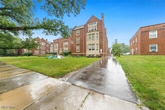 Building Photo - 15610 Van Aken Blvd