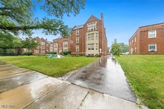 Building Photo - 15610 Van Aken Blvd