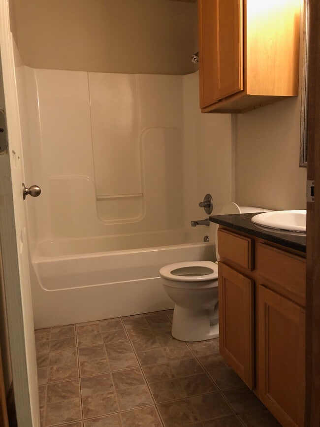 Foto del edificio - 102 S East St