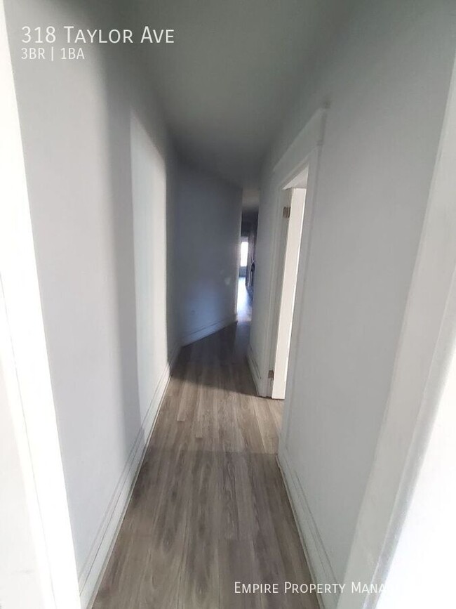 Foto del edificio - 318 Taylor Ave
