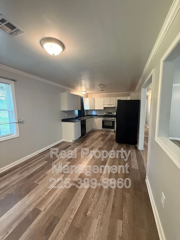 Foto del edificio - 160 Ebony Dr