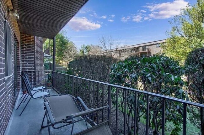 Foto del edificio - 8 Ledgewood Way