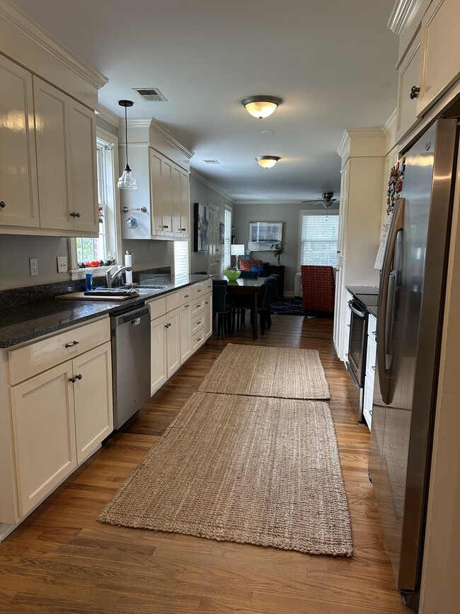 Building Photo - 40 Nicholson St