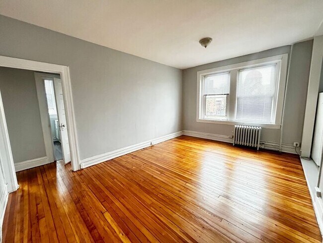 Building Photo - 307 Dolphin St