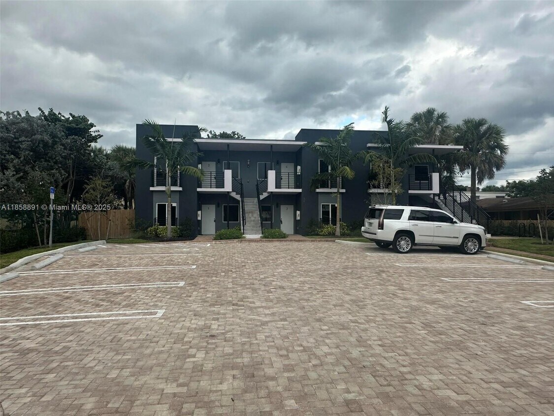 Foto principal - 541 SW 2nd Ct
