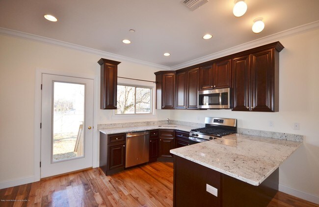 Building Photo - 22 Bamberger Ln