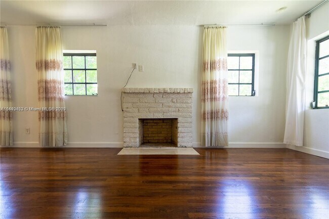 Building Photo - 4248 SW 62nd Ave