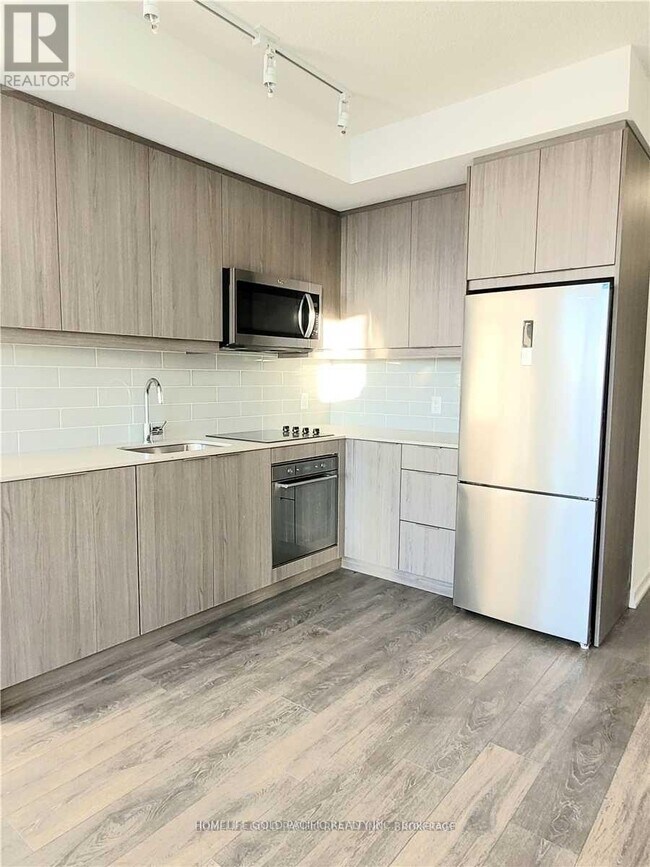 Building Photo - 36 Forest Manor Rd