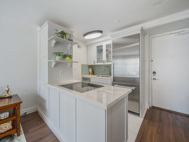 Foto del edificio - Stunning Fully Furnished 1 bedroom ALL utilities included!