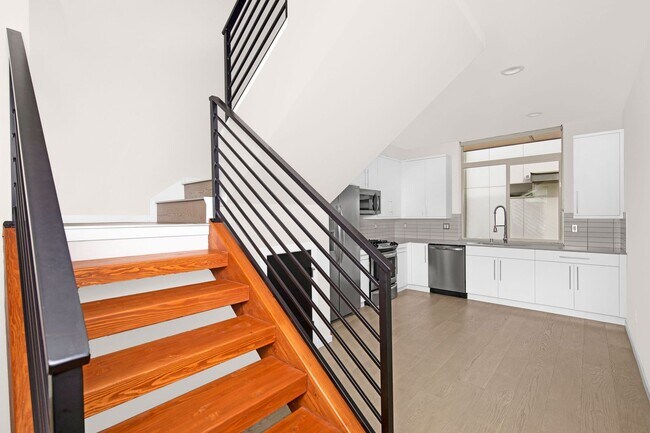 Building Photo - Exceptional 2 bdrm+office Modern Townhome