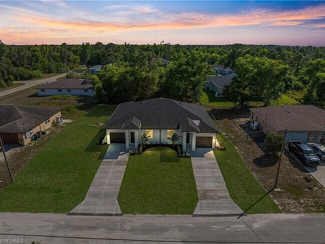 Foto del edificio - Charming 3BR House in Lehigh Acres