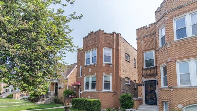 Foto del edificio - 4931 N Menard Ave
