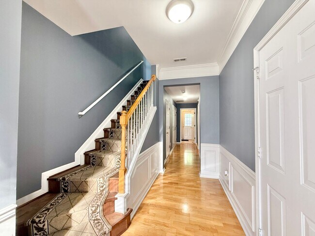 Foto del edificio - **OFFERING REFUNDABLE APPLICATION FEES** Stunning 3BD, 4BA Morrisville Townhome in an HOA Communi...