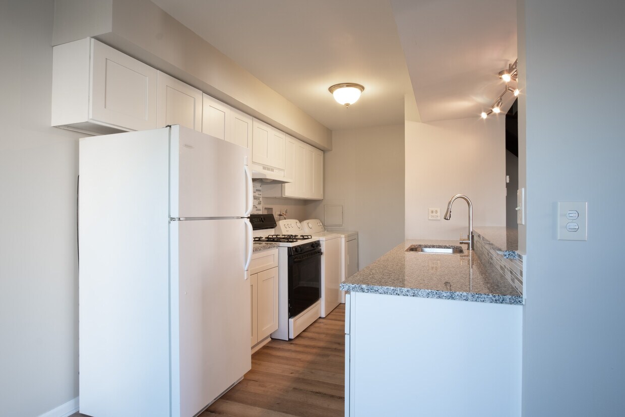 Primary Photo - 1455 Cornell Ct