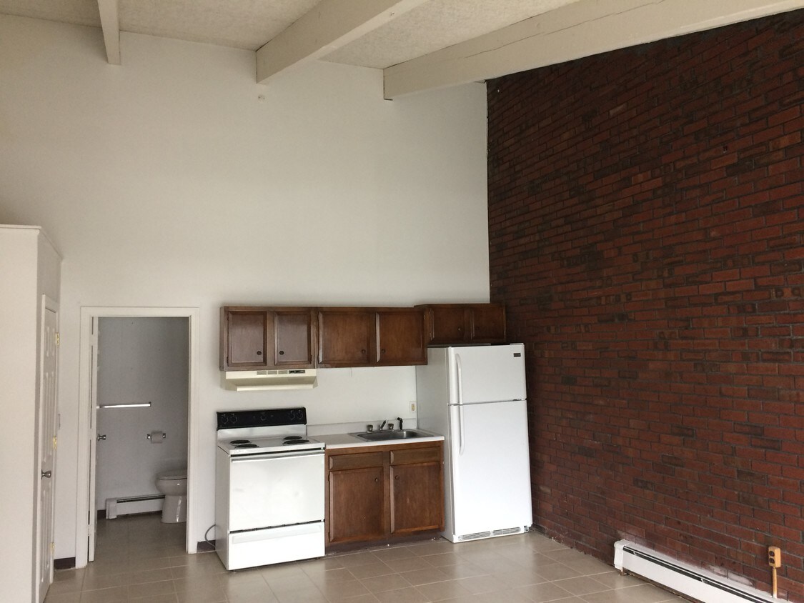 220 Derry Rd, Hudson, NH 03051 Apartments in Hudson, NH