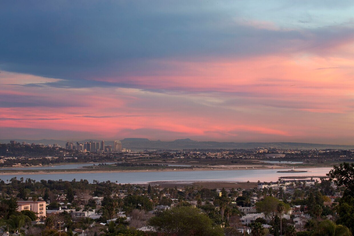 Foto del edificio - Charming 2BR in Pacific Beach with Your Ow...
