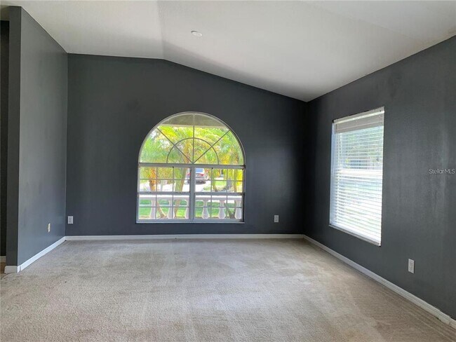 Foto del edificio - 4211 Hartford Lake Dr