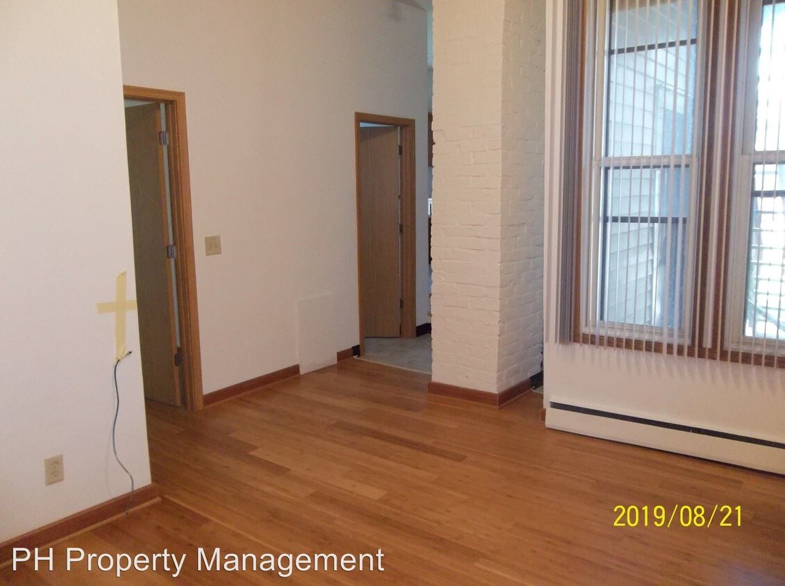 Primary Photo - 1 br, 1 bath Apartment - 579 Laurel Avenue