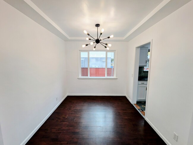 Building Photo - 2127 Carmona Ave