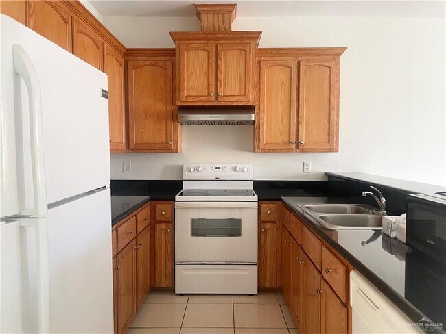 Building Photo - 3128 Scottland Dr