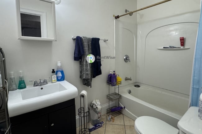 Building Photo - 731 Parker St