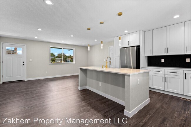 Foto del edificio - 4 br, 3 bath House - 1067 Norfolk St