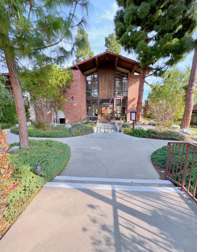 Building Photo - 302 Miraleste Dr