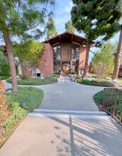 Building Photo - 302 Miraleste Dr