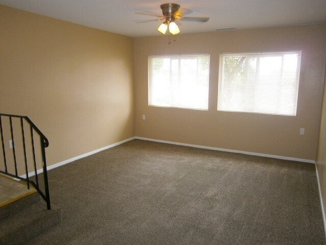 Foto del edificio - Single Story Home 4 bedroom + Enclosed pat...