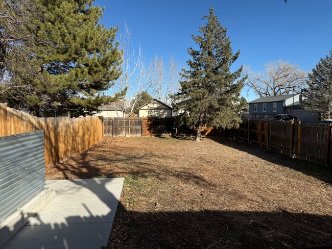 Building Photo - 11175 Dexter Dr