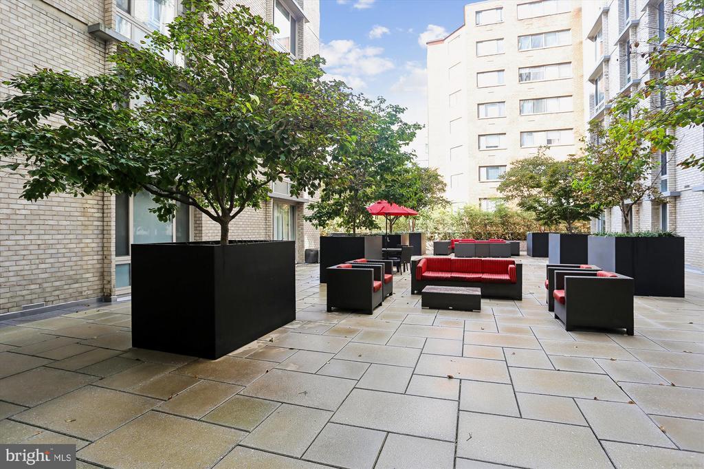 Foto principal - 950 25th St NW