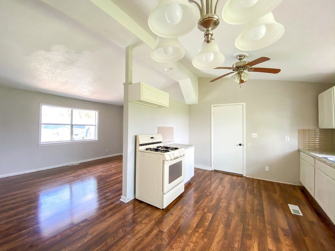Primary Photo - Spacious 3 Bedroom with Updated Kitchen