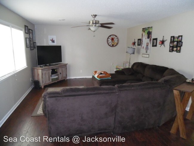 Building Photo - 3 br, 2 bath House - 34 Chapman Ct.