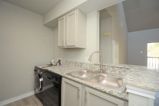 Foto del edificio - 13151 Walden Rd