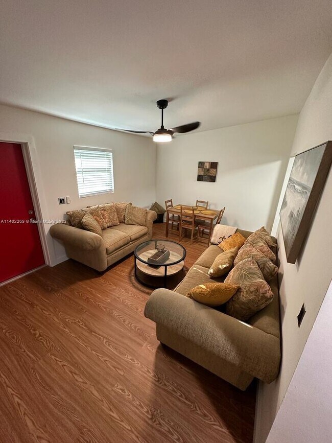 Foto del edificio - 1582 NW 52nd St