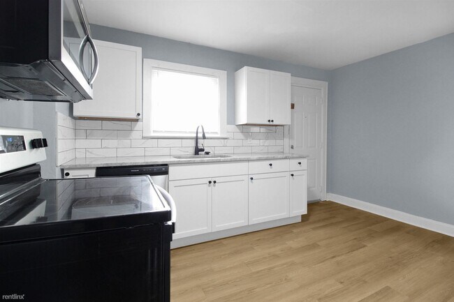 Building Photo - 3 br, 1 bath Duplex - 1318-1320 East 20th ...