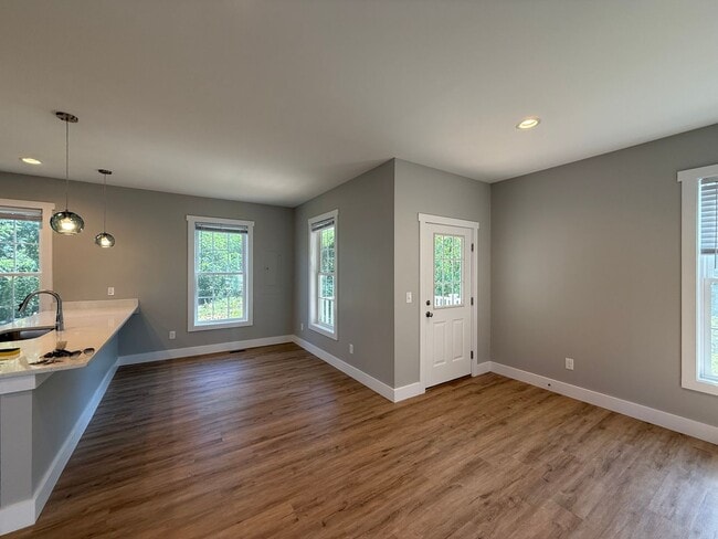 Building Photo - 906 Nassau St