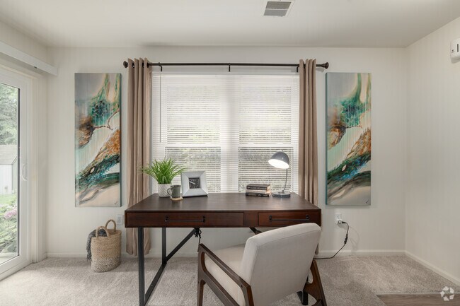 2 habitaciones, 2 baños - 1100 pies cuadrados - Sala de estar - Pointe North Apartments