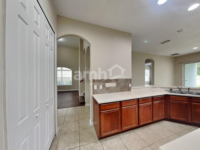 Building Photo - 15924 Oak Spring Dr