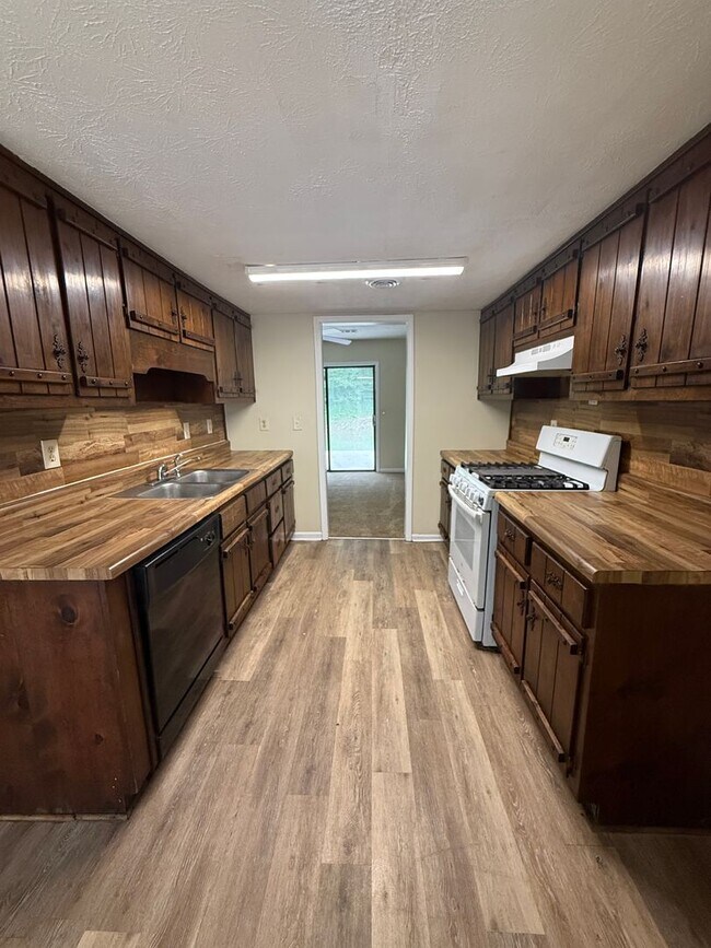 Foto del edificio - 2/2.5 Townhome in the heart of downtown Douglasville