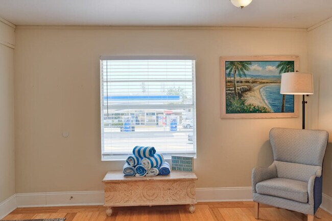 Building Photo - 3018 Gulf Dr